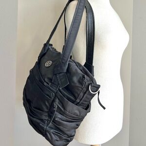 Lululemon black tote bag triumphant shoulder large gym school manifesto zip top